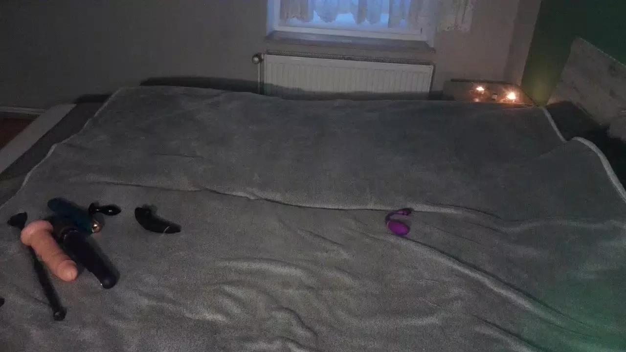 Offline CuteSlut4u on Cam4