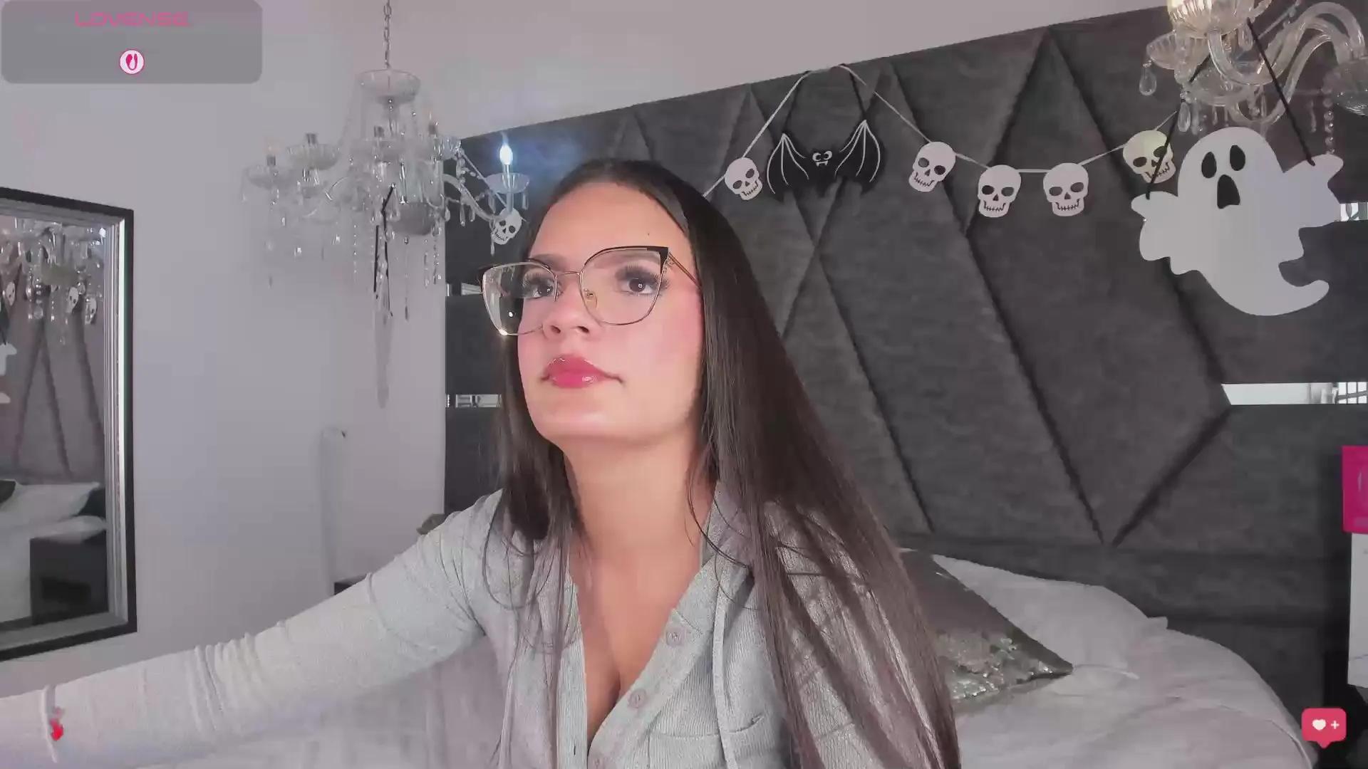 Dana_Vegaa —  #Halloween25 #masturbation #striptease #C2C #anal #pussy #cute