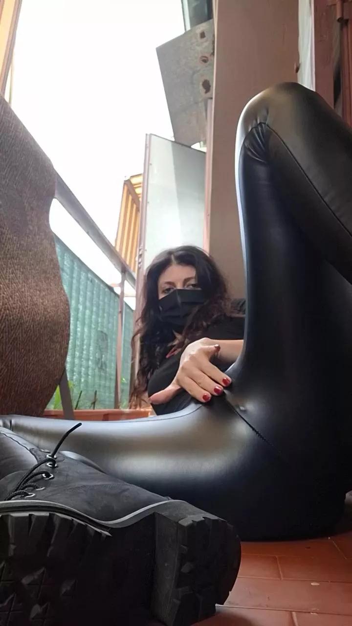 Offline Dayana2022 on Cam4