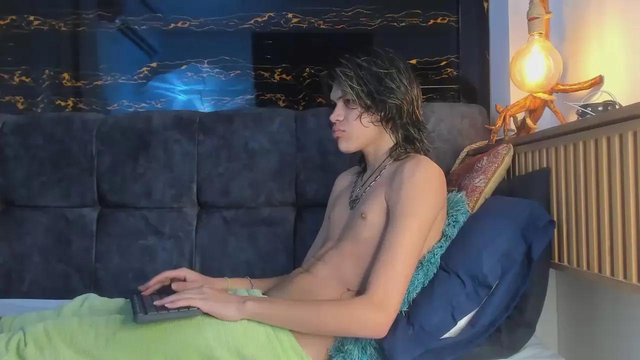 Offline Diamante_twink on Cam4