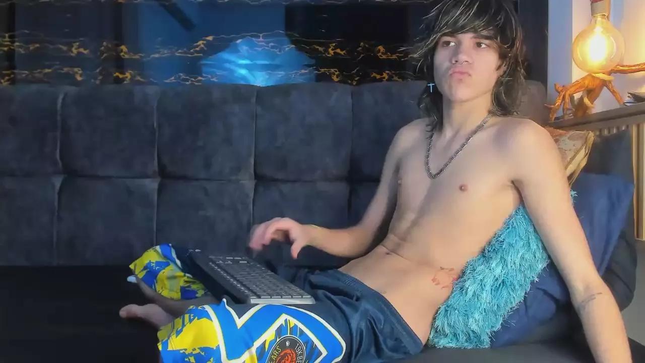 Offline Diamante_twink on Cam4