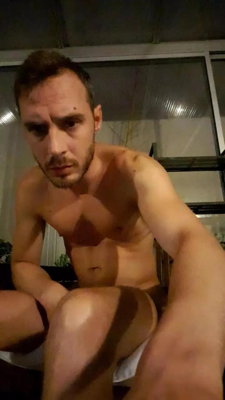 Offline Dickwolf91 on Cam4