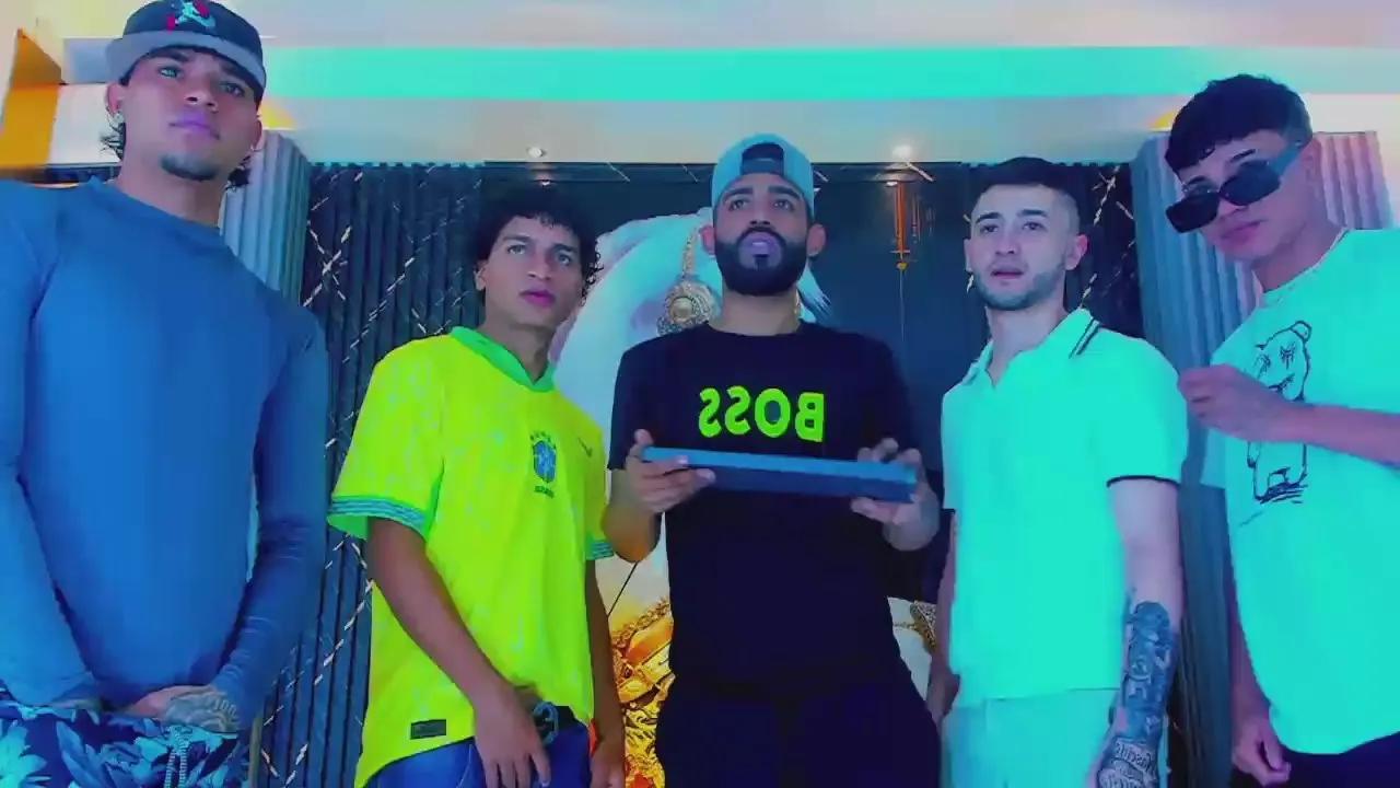 Offline Dominic_Max on Cam4