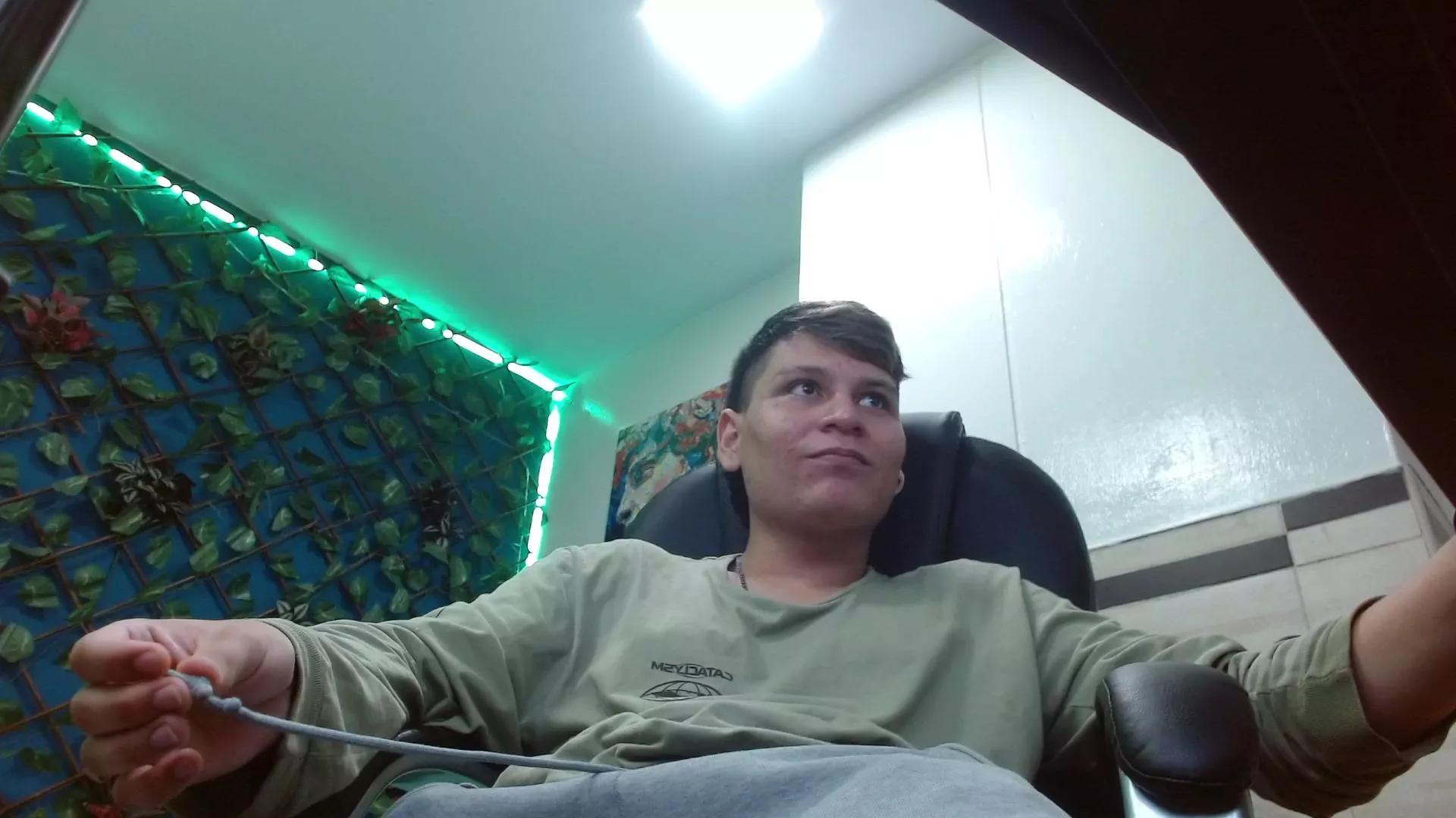 Offline dondanys on Cam4