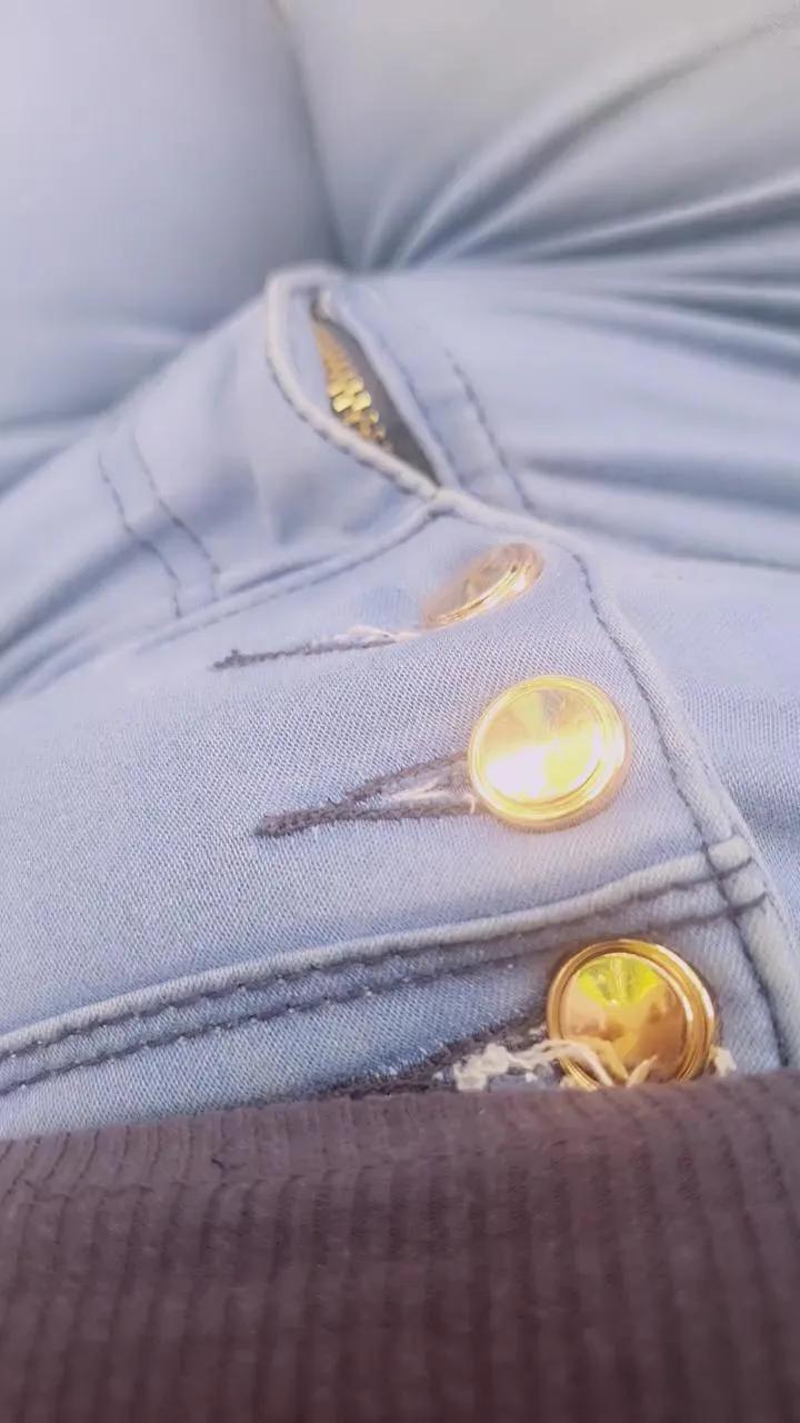 Offline girl_pee on Cam4