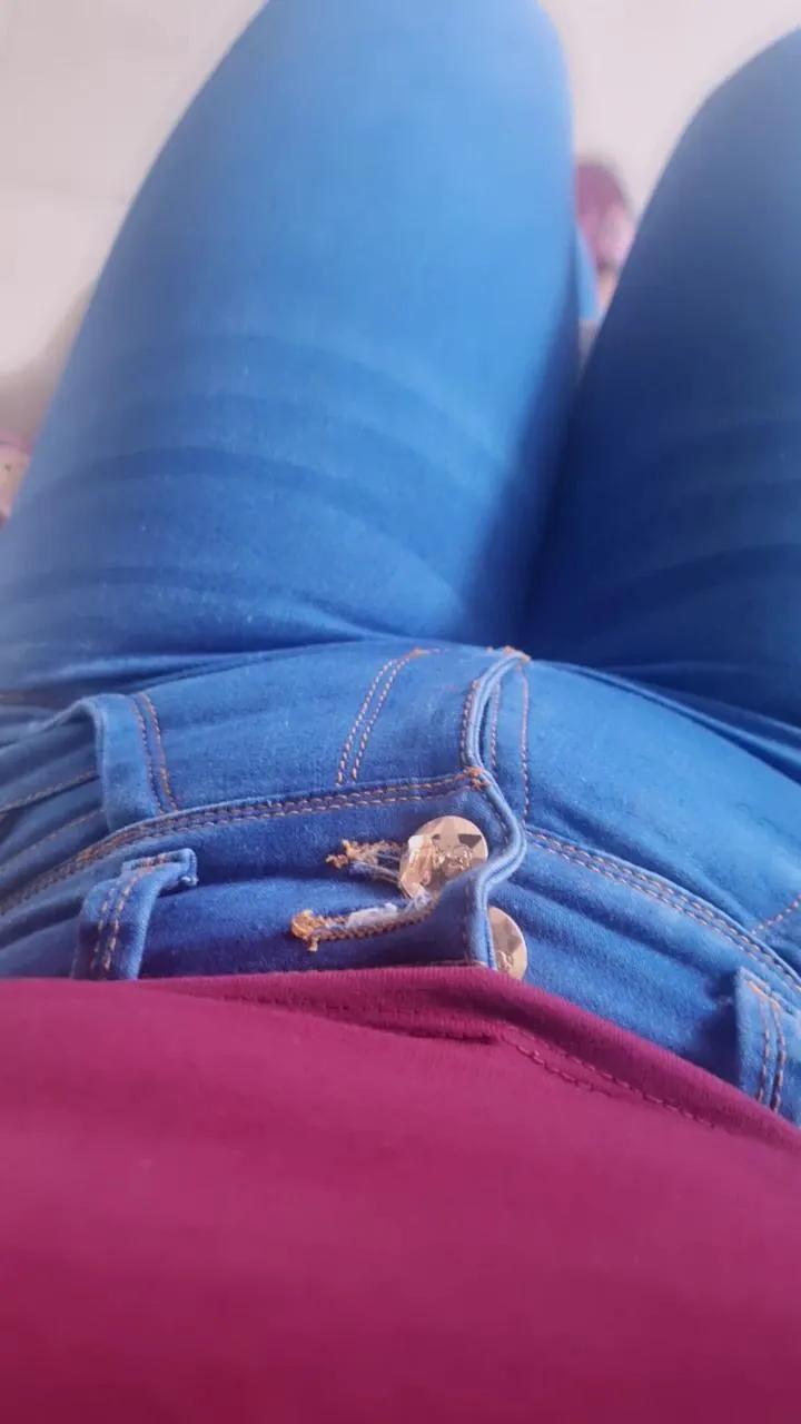 Offline girl_pee on Cam4