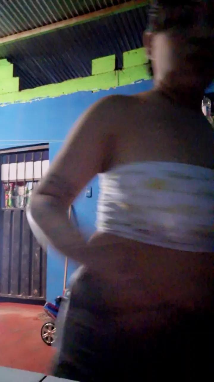 Offline girl_pee on Cam4