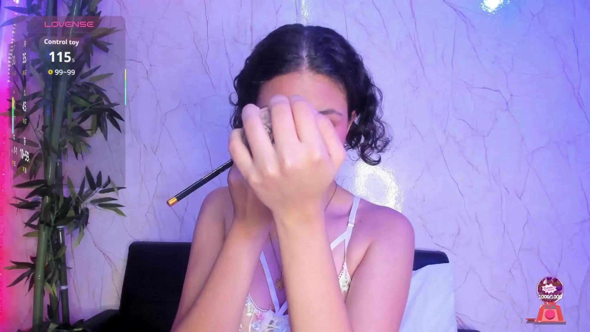 Freechat HadaKiss on Cam4