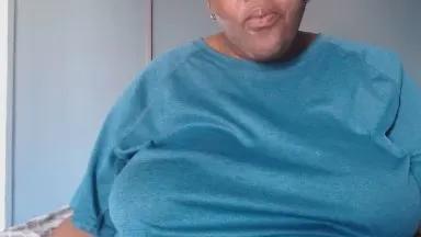 Offline HugeCuteAss on Cam4