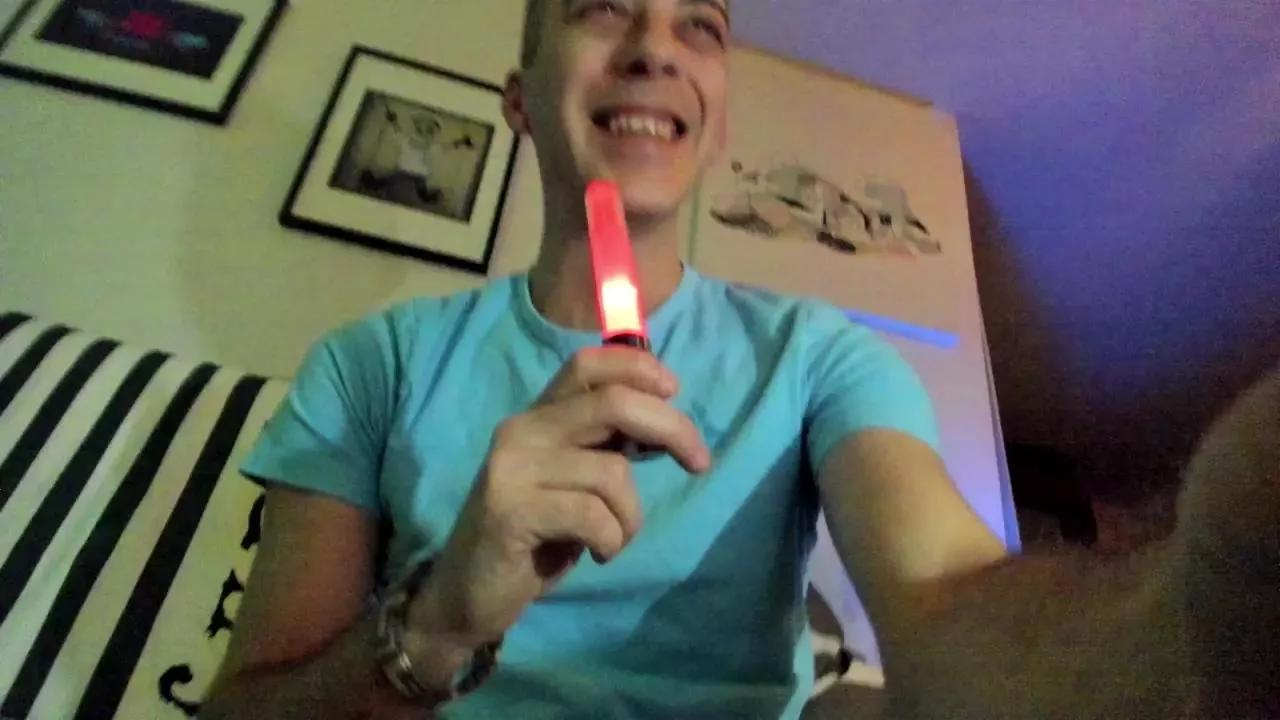 Offline HuGo4K on Cam4