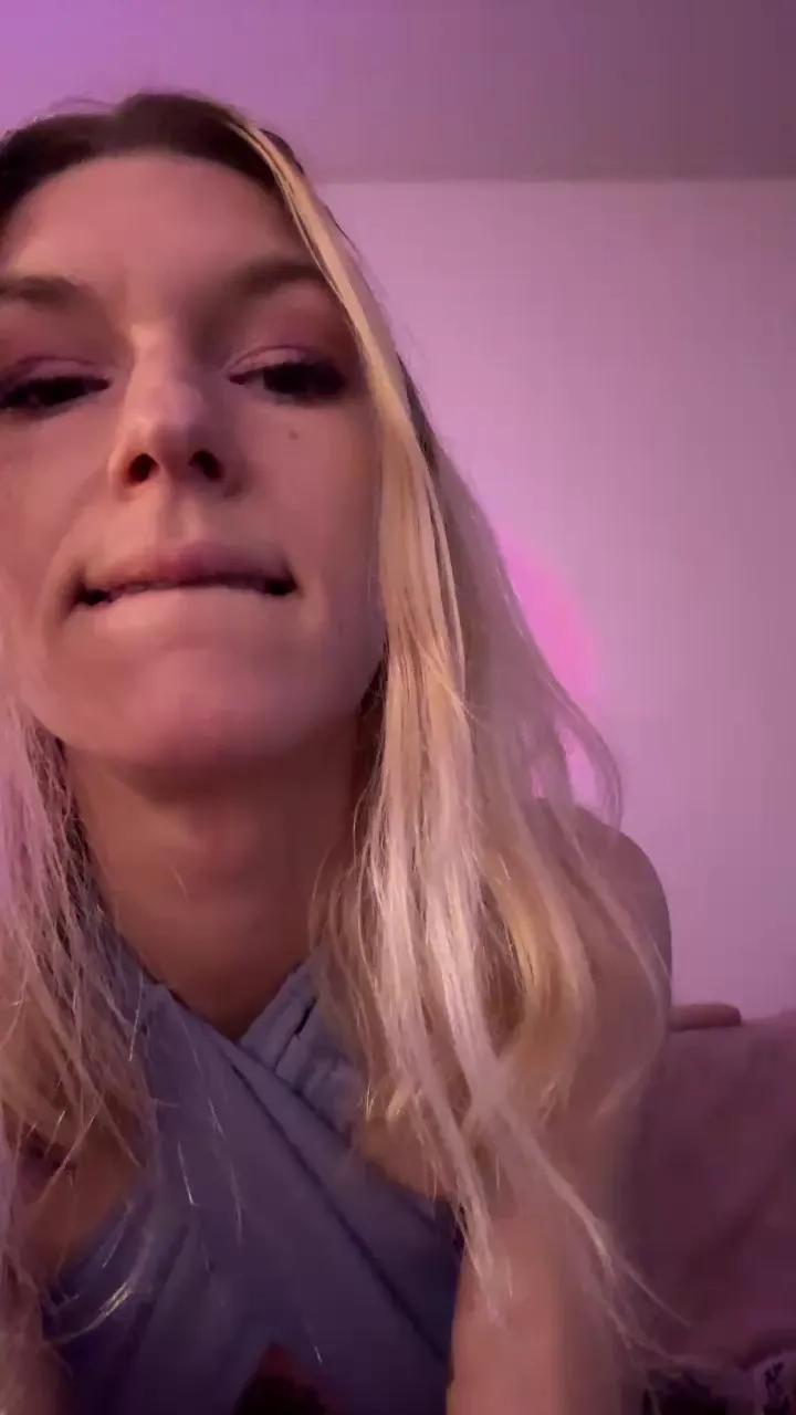 Offline ines190 on Cam4