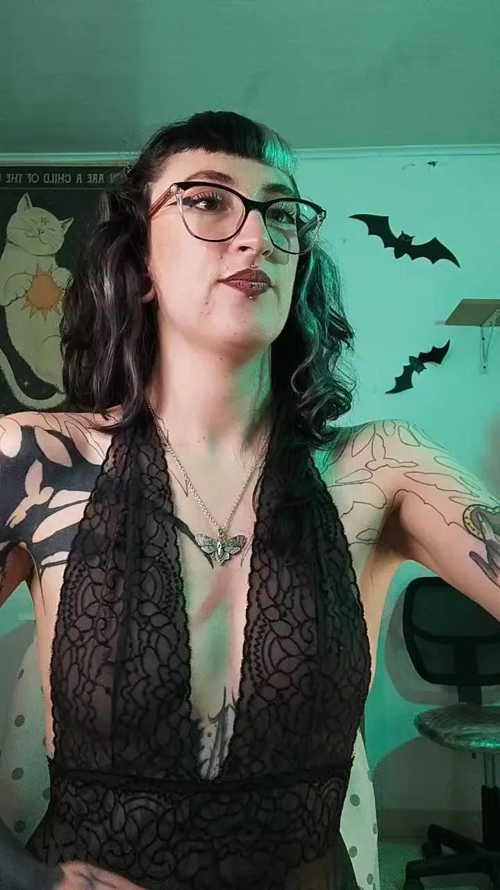 Offline Inked_Val on Cam4