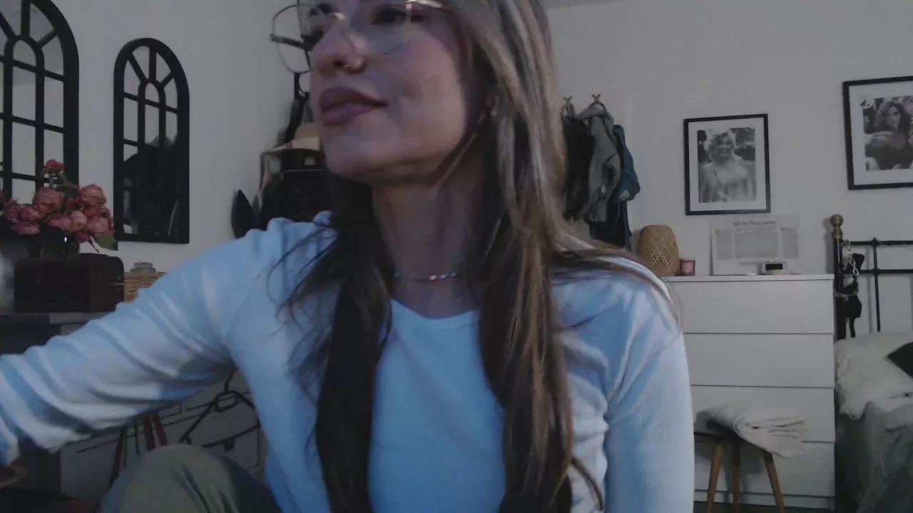 Offline Juicy_lucy_226 on Cam4