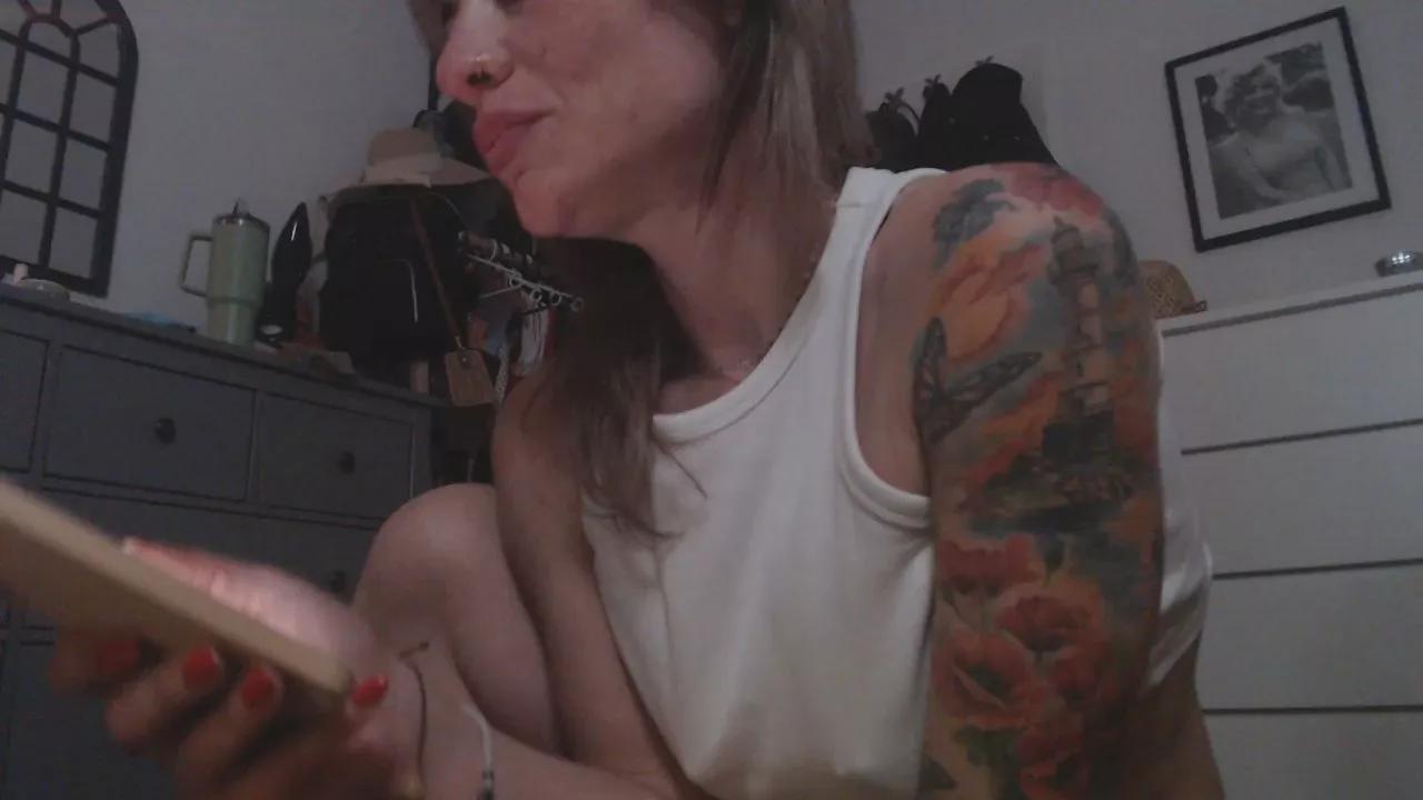 Offline Juicy_lucy_226 on Cam4