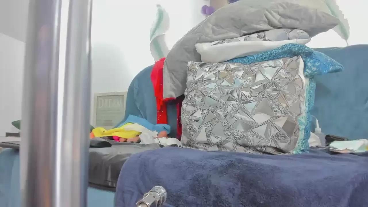 Offline karlahartlley on Cam4