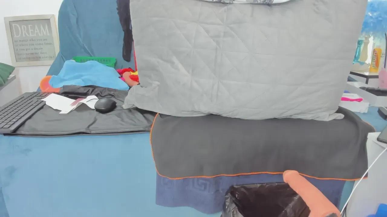 Offline karlahartlley on Cam4