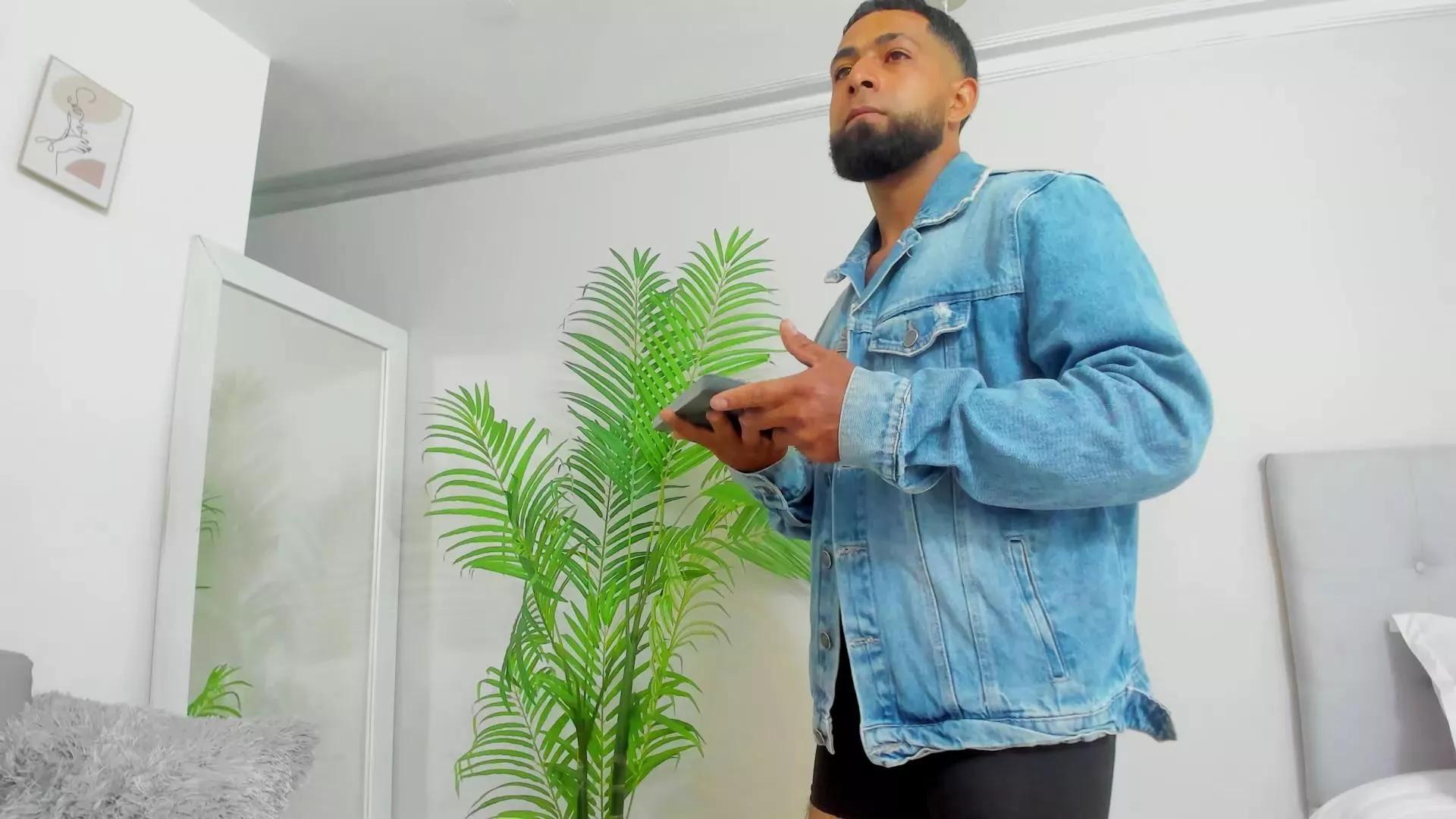 Offline KylliamLevis on Cam4