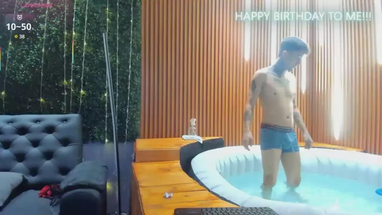 Offline lilyth_adam on Cam4