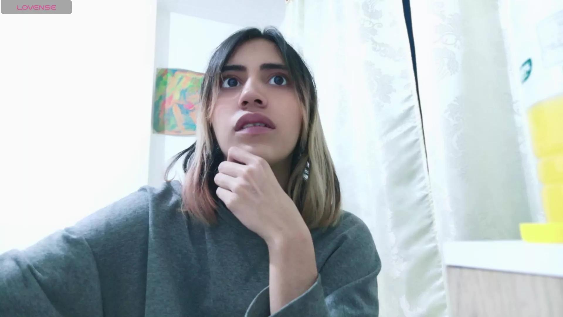 Offline Linnie_doll on Cam4