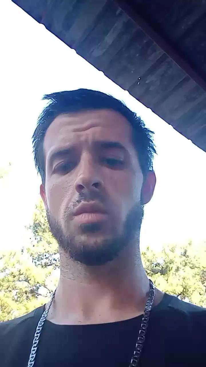 Offline Littleguy25 on Cam4