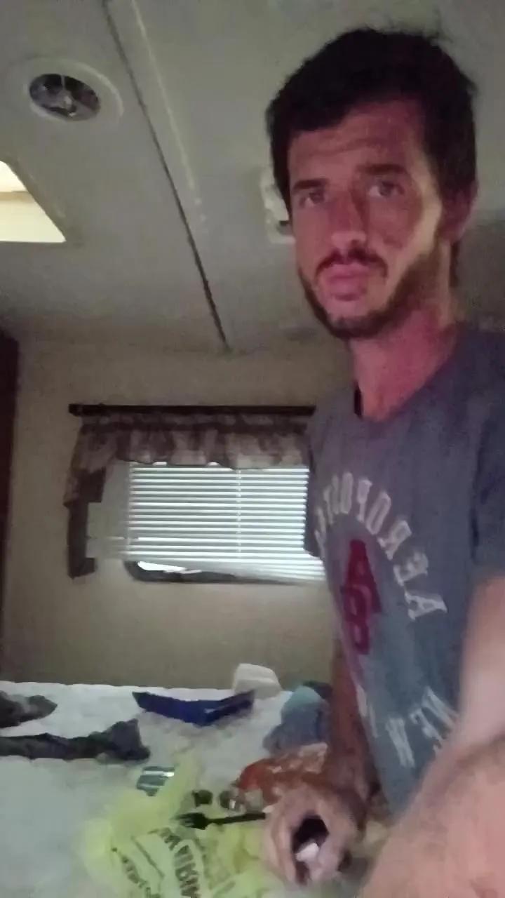 Offline Littleguy25 on Cam4