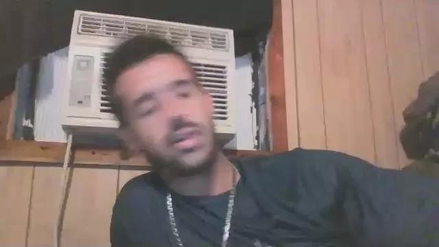 Offline Littleguy25 on Cam4