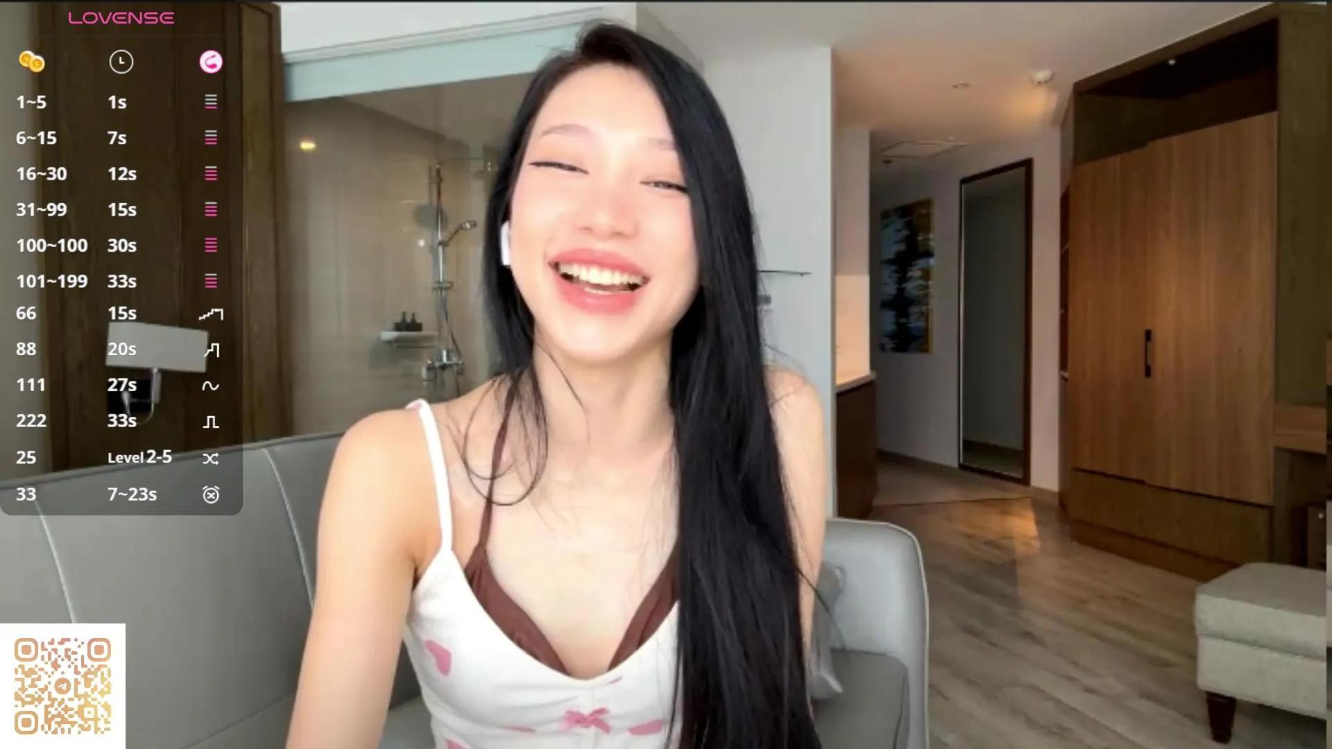 Offline LorileeZolla on Cam4