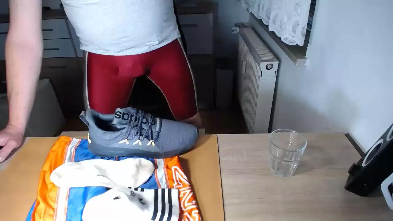 Offline lycrasneax on Cam4