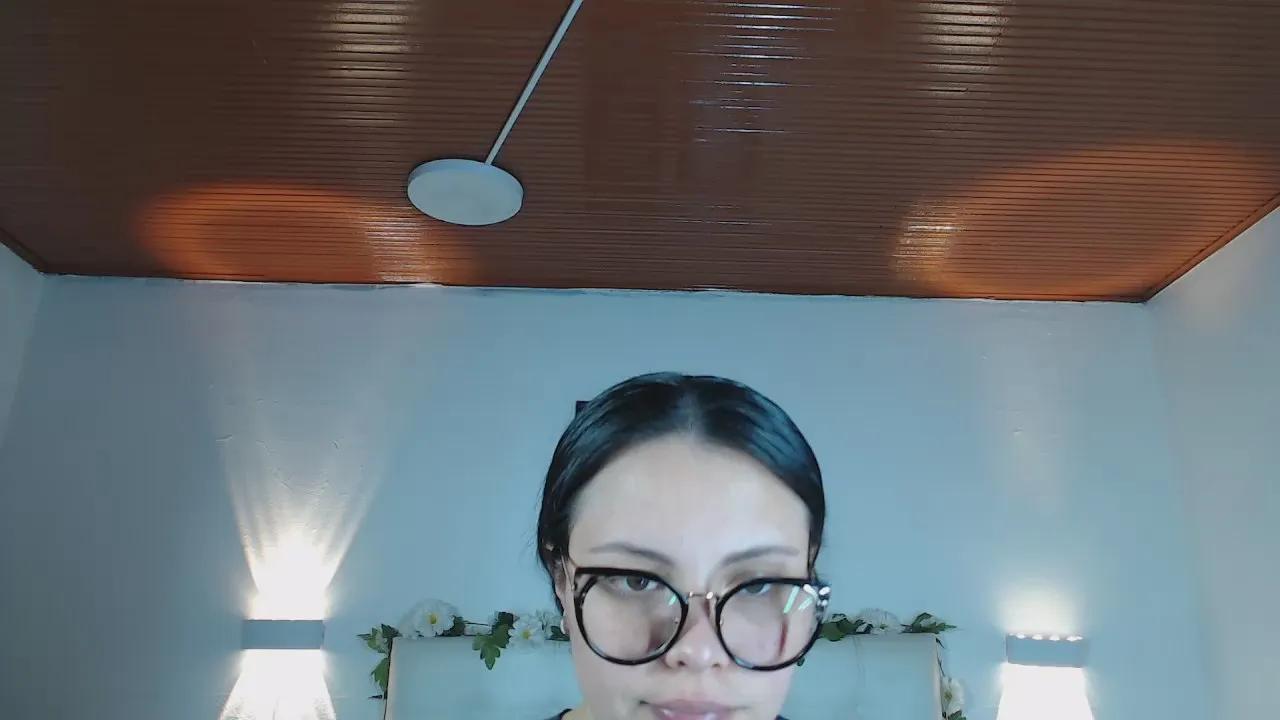 Offline Megan_05_ on Cam4