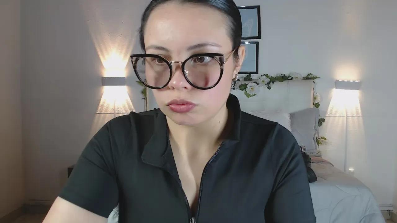 Offline Megan_05_ on Cam4