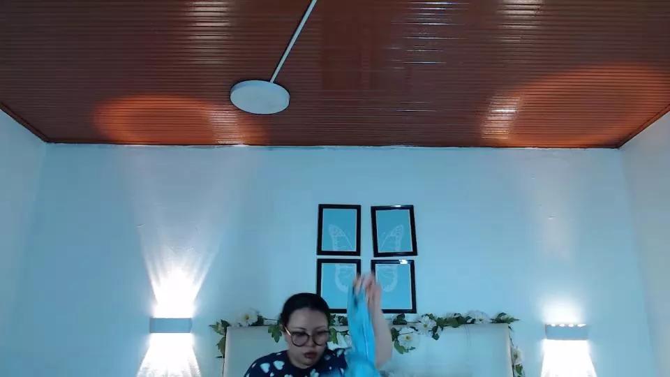 Offline Megan_05_ on Cam4