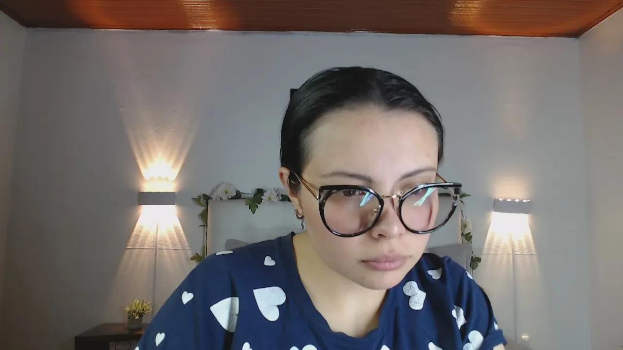 Offline Megan_05_ on Cam4