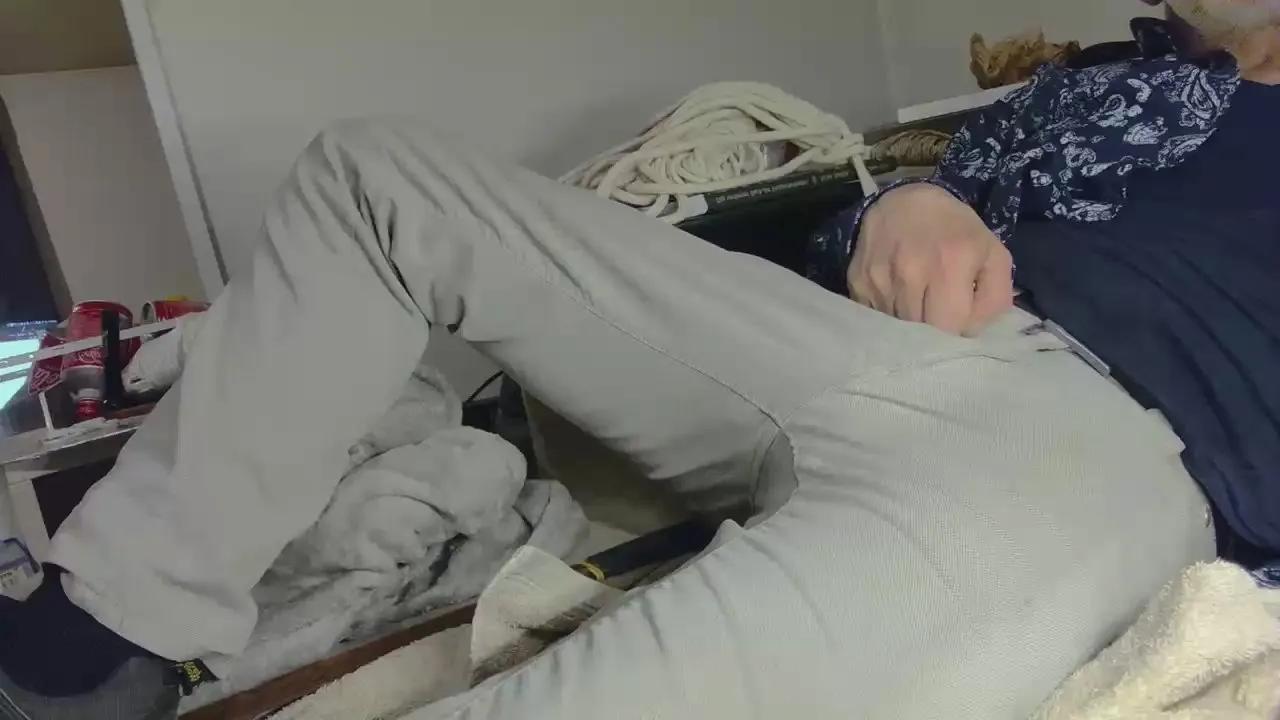 Offline MikeNbg1 on Cam4