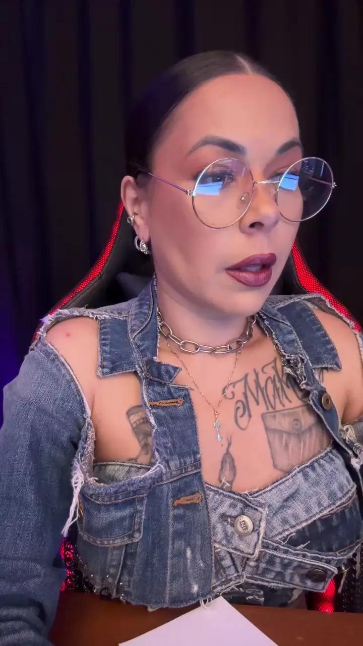 Offline MilaDevassa on Cam4