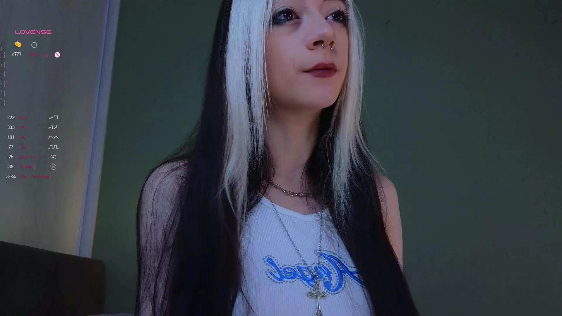 Offline MildredCumby on Cam4