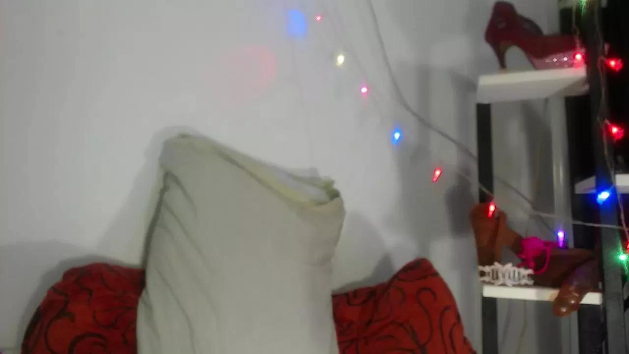 Offline MistressEmeramt on Cam4