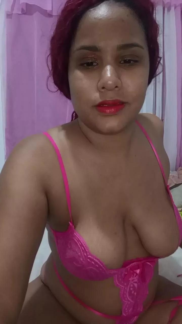 Offline Monica2702 on Cam4