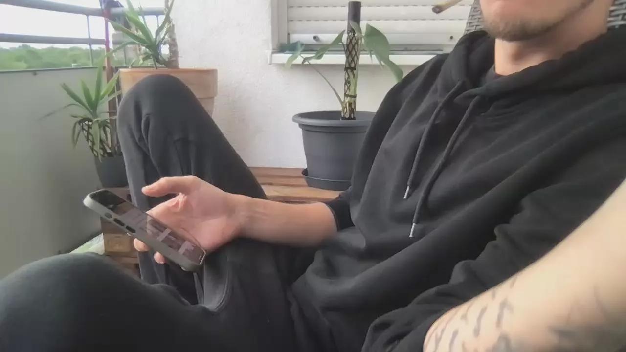 Offline Mr_02_93 on Cam4