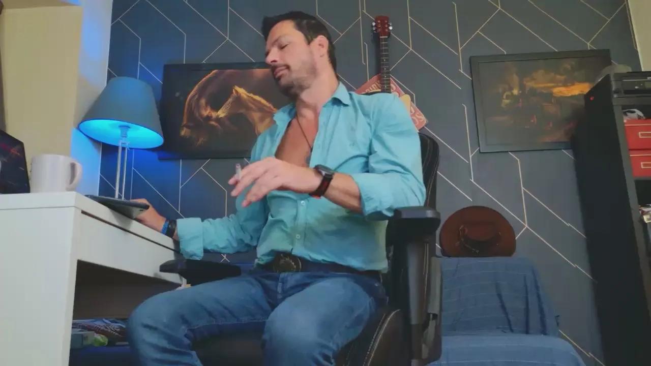 Offline MrSunday on Cam4