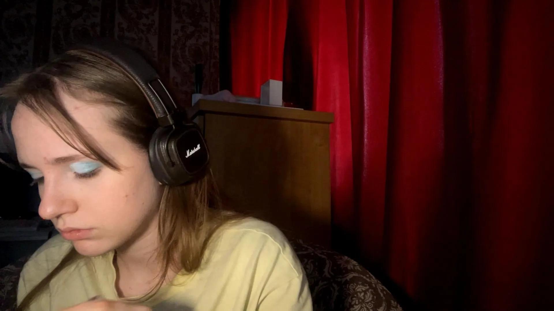 Offline MyrtisMcclard on Cam4