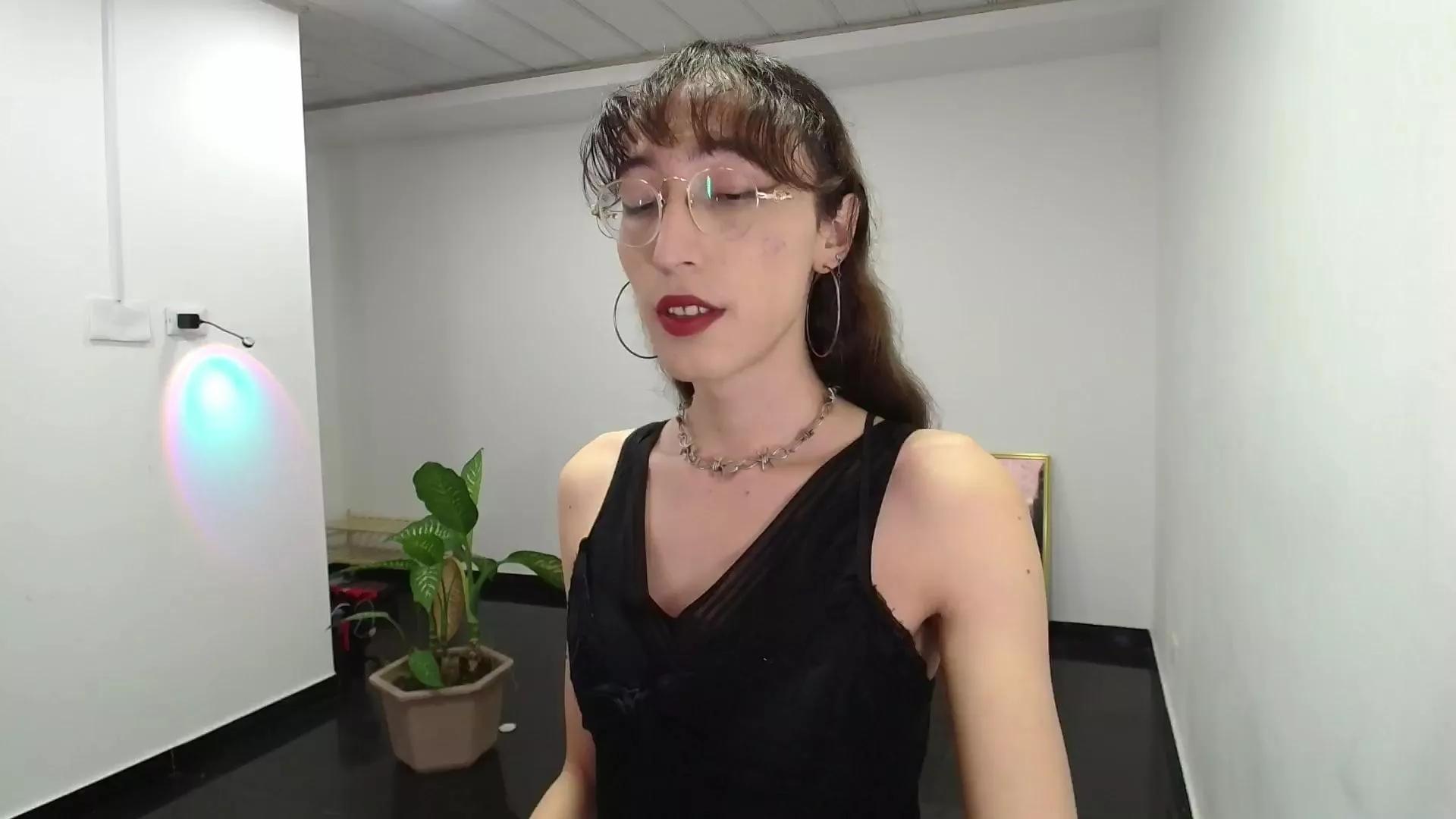 Offline NicoleLpz on Cam4