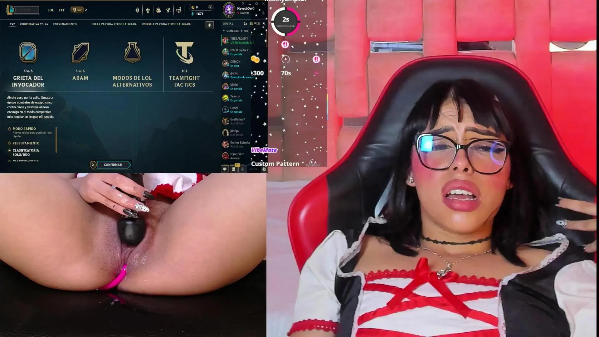 Freechat Nyveth on Cam4