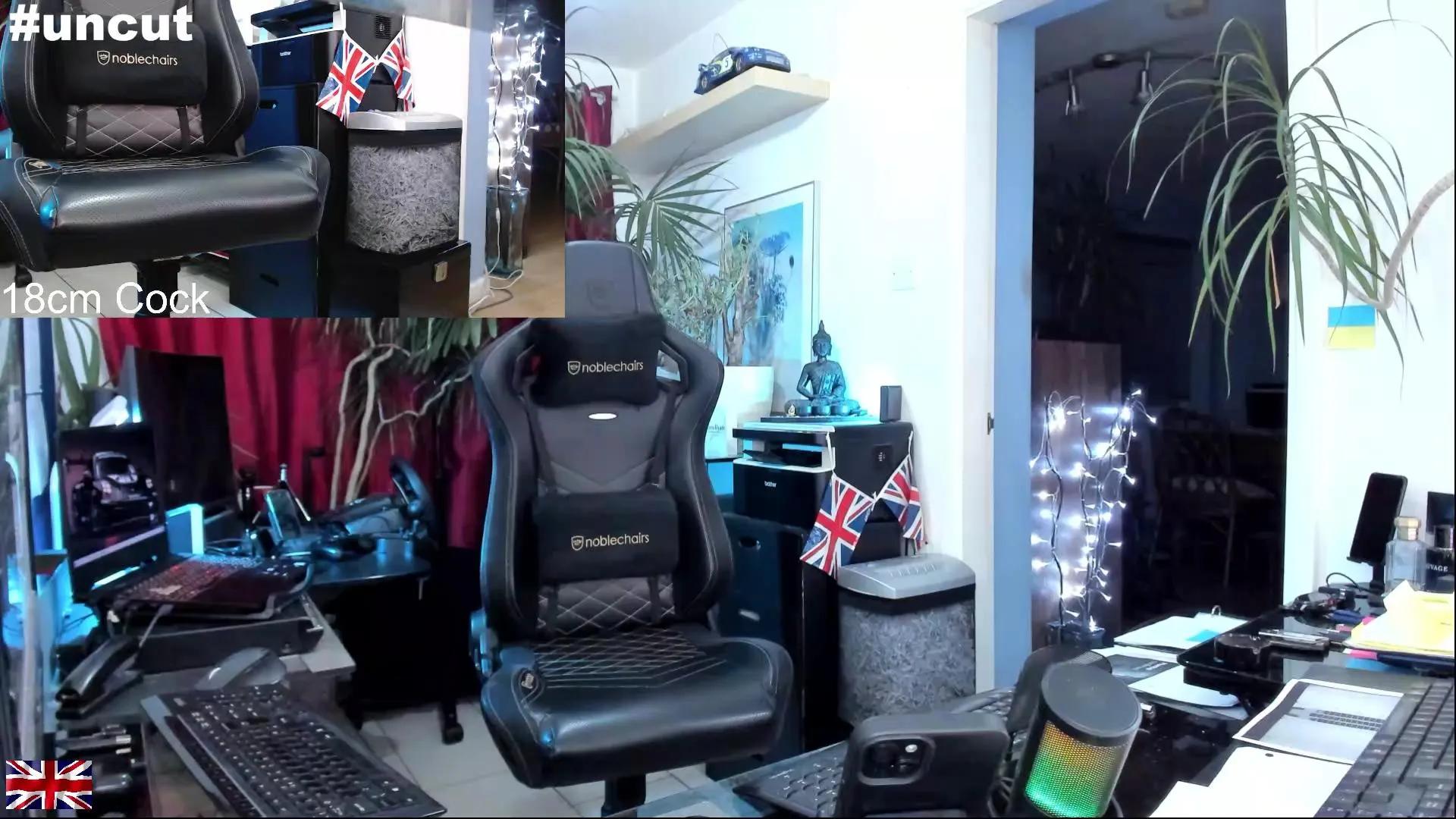 Offline OnlineBossUK on Cam4