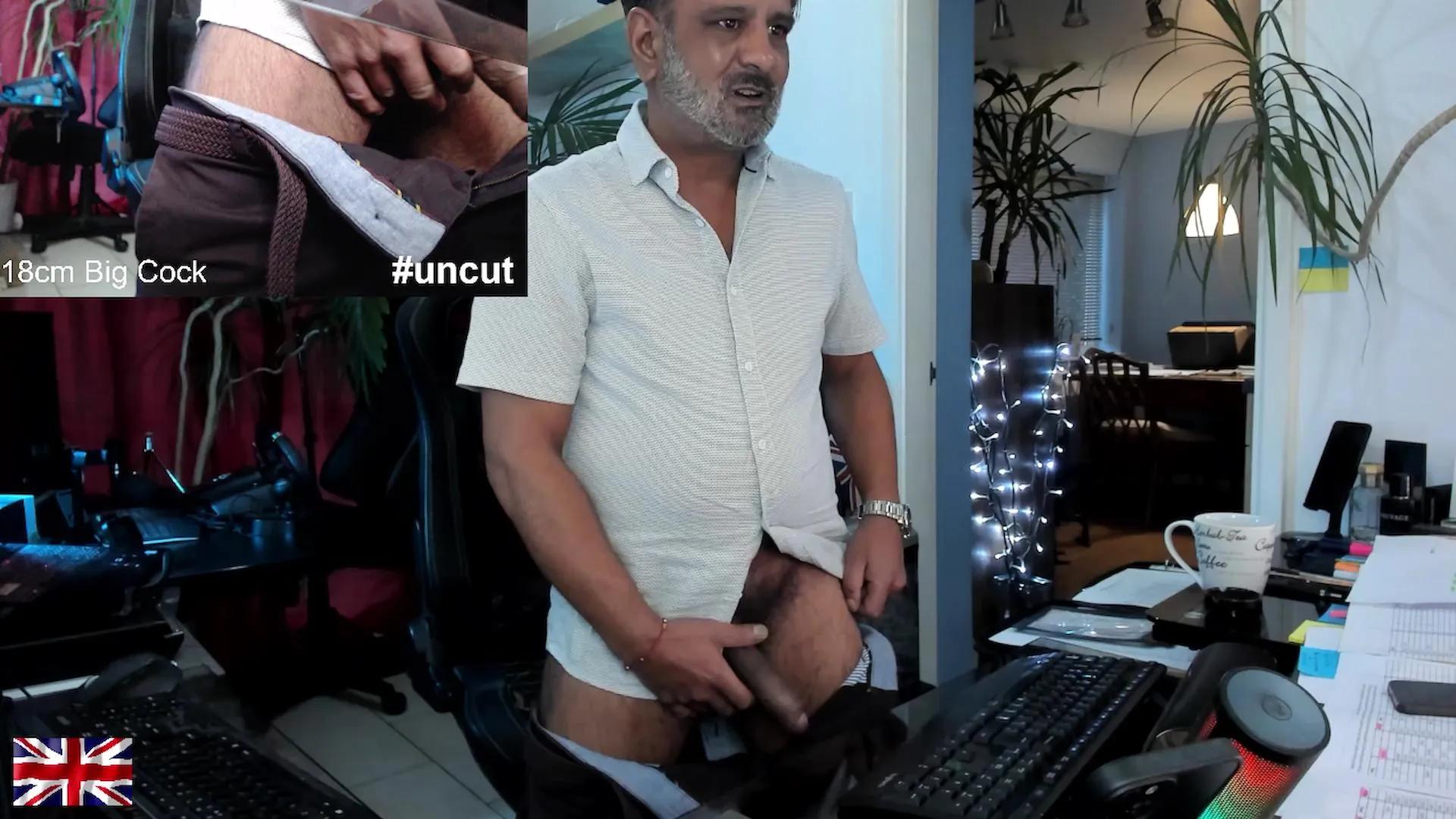 Offline OnlineBossUK on Cam4