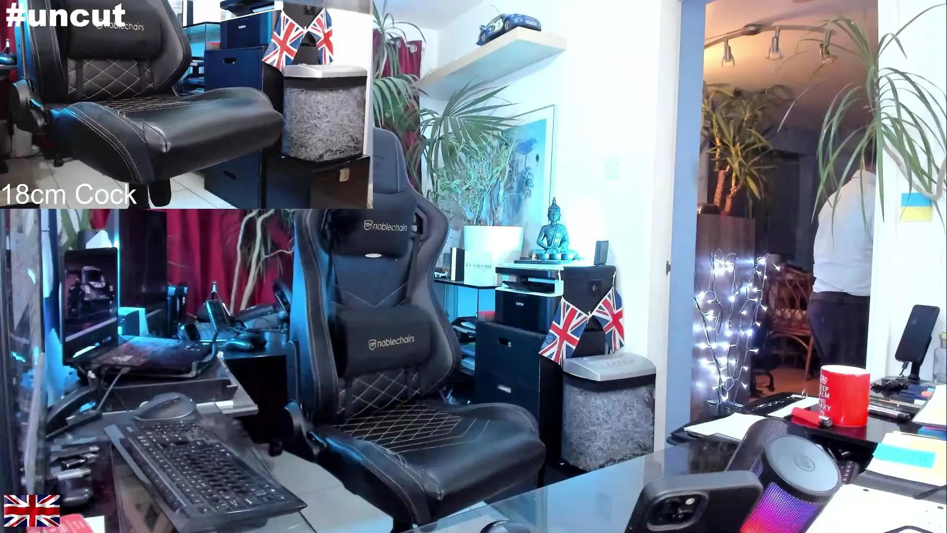 Offline OnlineBossUK on Cam4