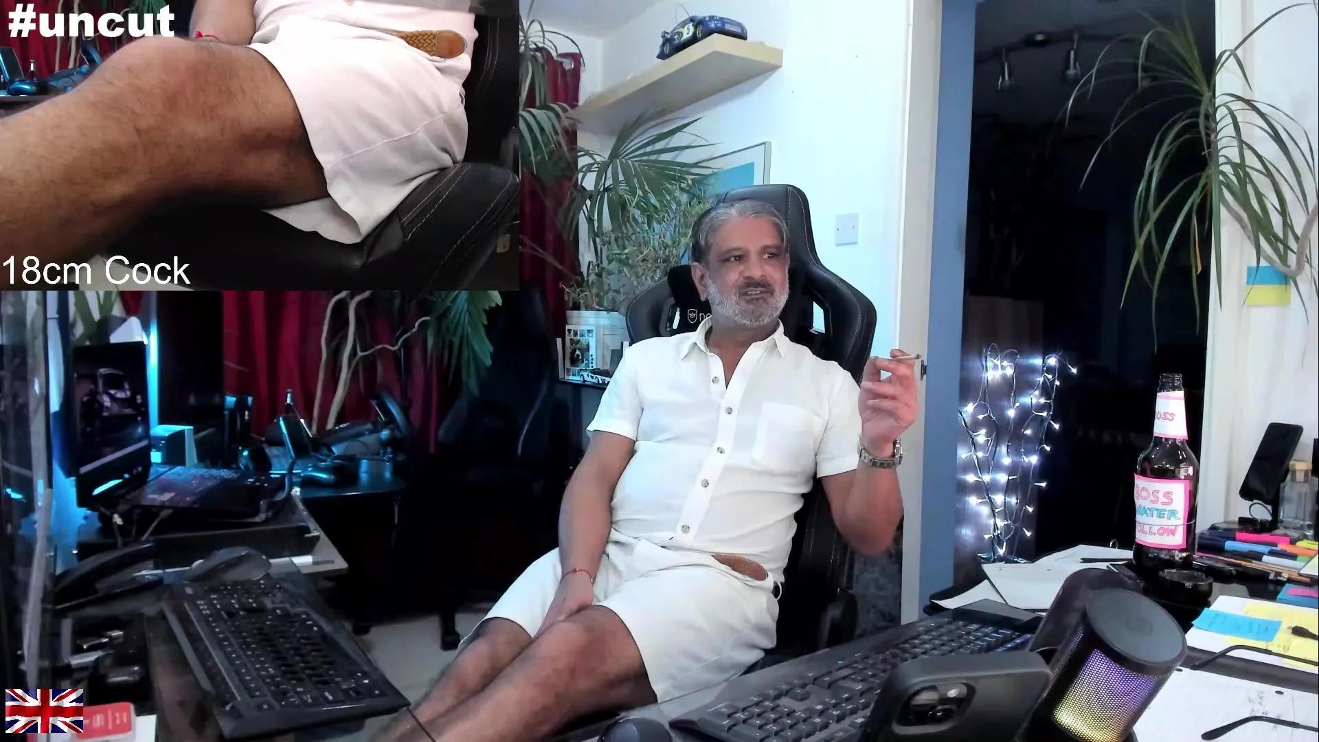 Offline OnlineBossUK on Cam4