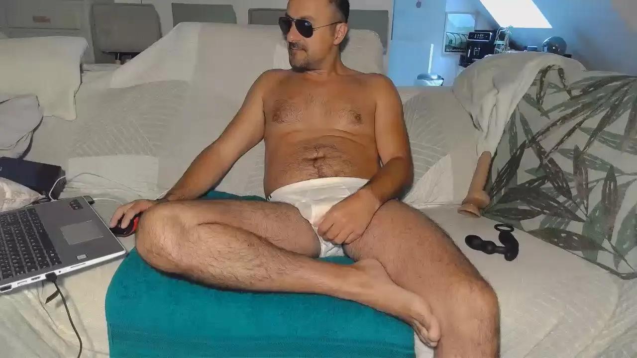 Offline pedrofrance2 on Cam4