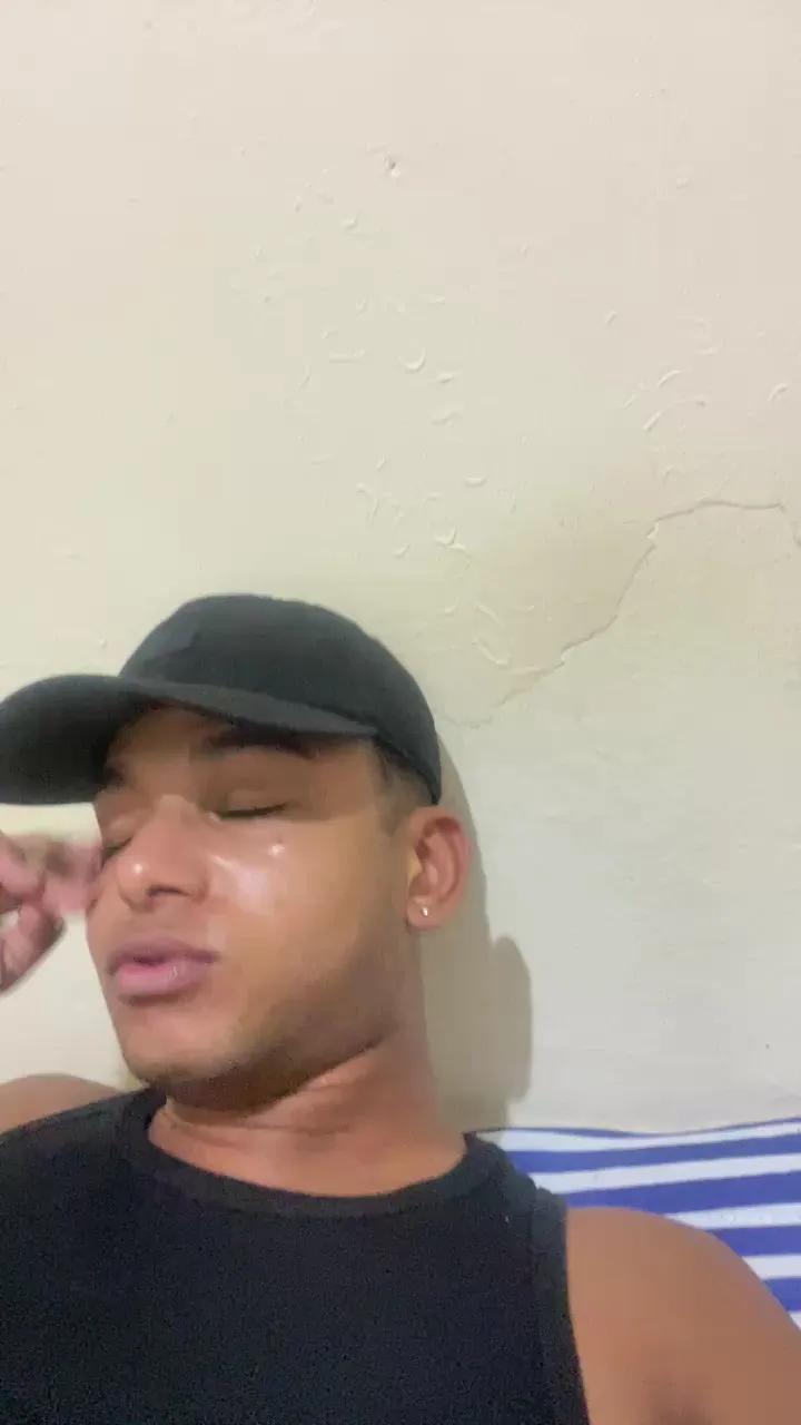 Offline PUTO6x6 on Cam4