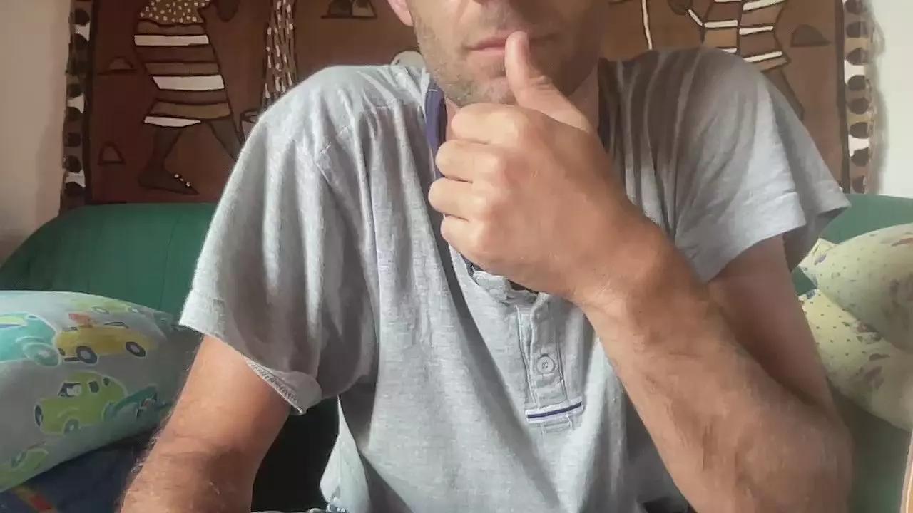 Offline Redthommy on Cam4