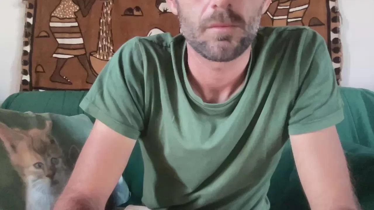 Offline Redthommy on Cam4